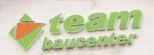 Logo von Team Baucenter, grüne Buchstaben und eine orange-grüne Rautenform auf weißem Hintergrund.