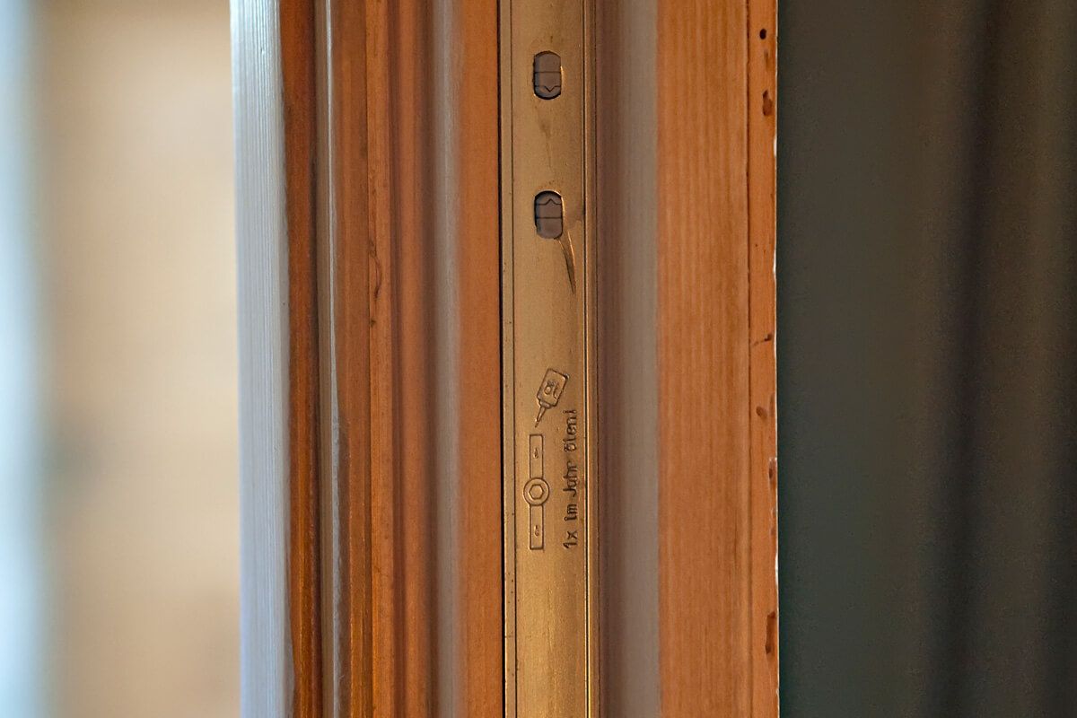 Holztür – Bruno Clalüna