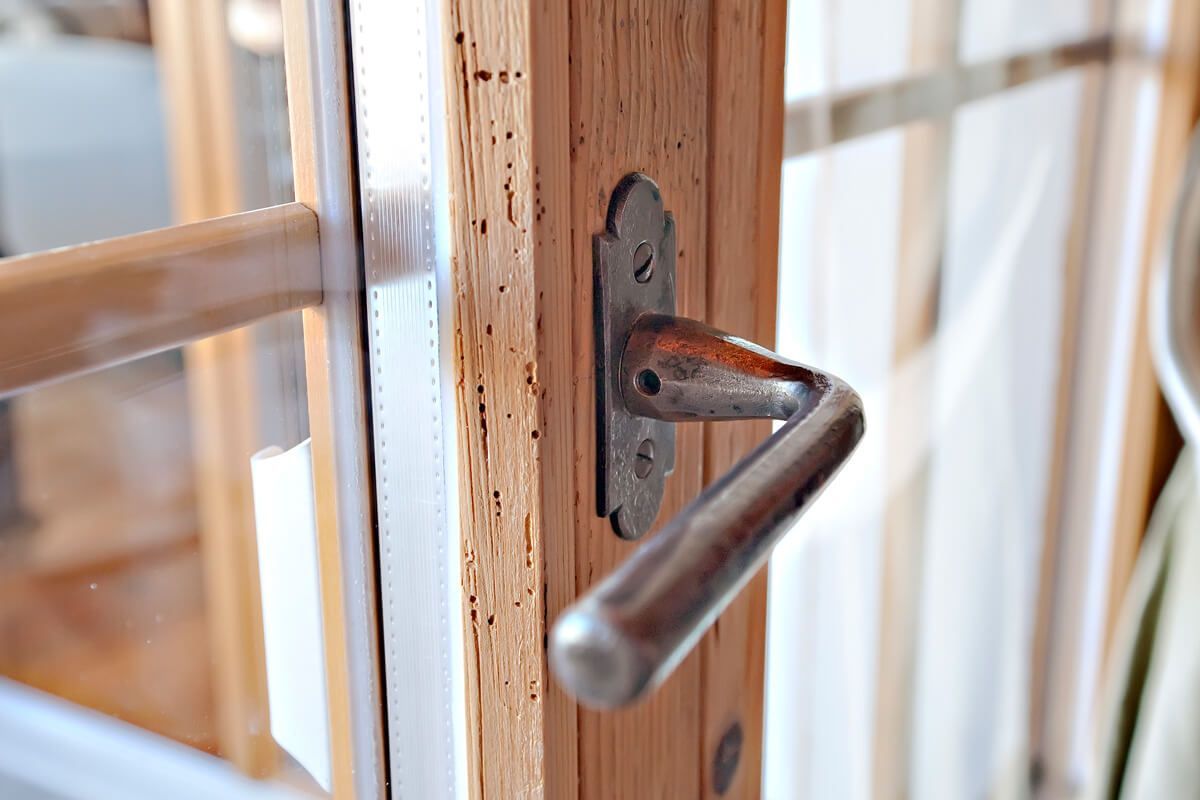 massgefertigte Fenster und Türen aus Holz – Bruno Clalüna