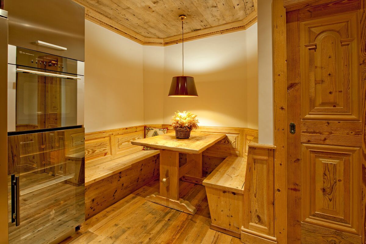 tavolo e sedie in legno - Bruno Clalüna