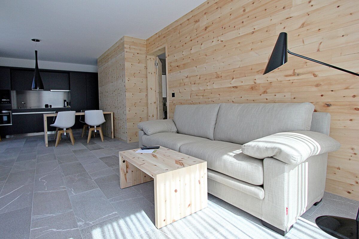 soggiorno con arredi in legno - Bruno Clalüna