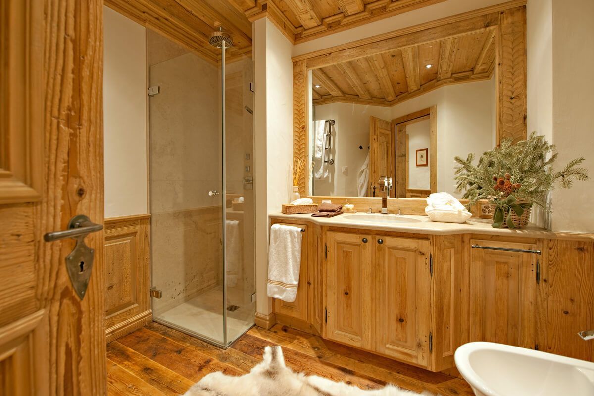 bagno con mobili di legno su misura - Bruno Clalüna