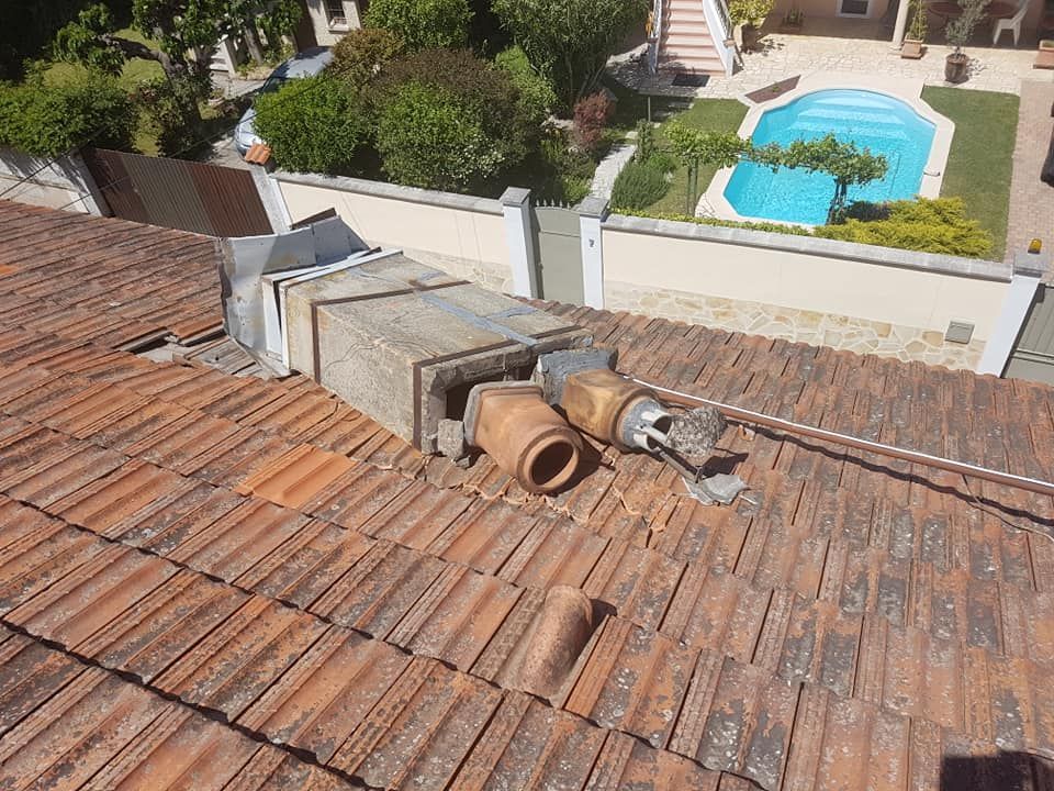 Une toiture endommagée qui nécessite une intervention