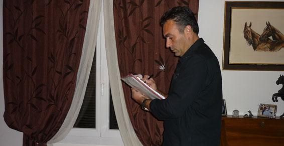 M. Lattugoni devant un véhicule floqué Co.Gex.Bat