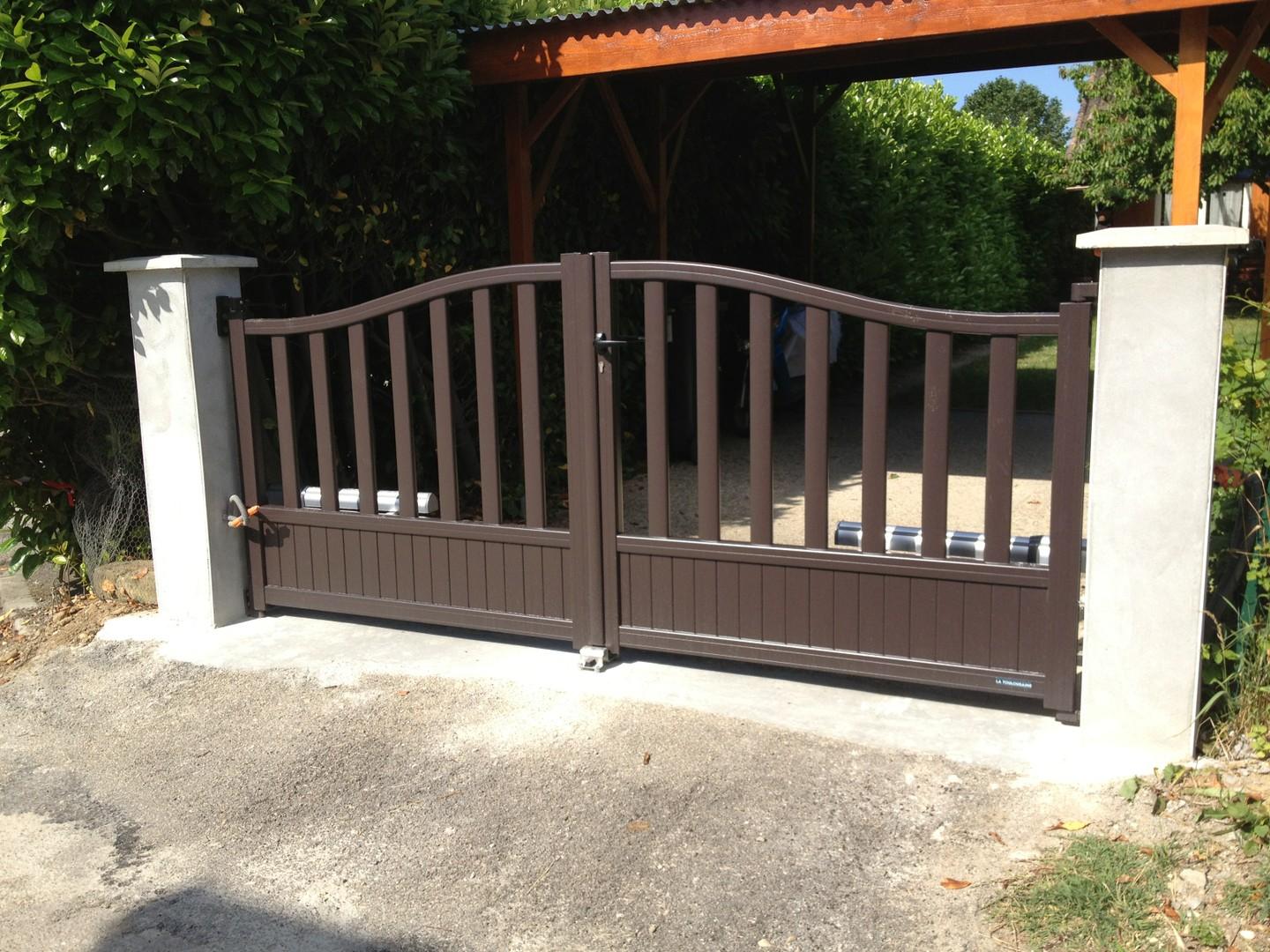 Réalisation seuil d'un portail, piliers et pose de portail y compris