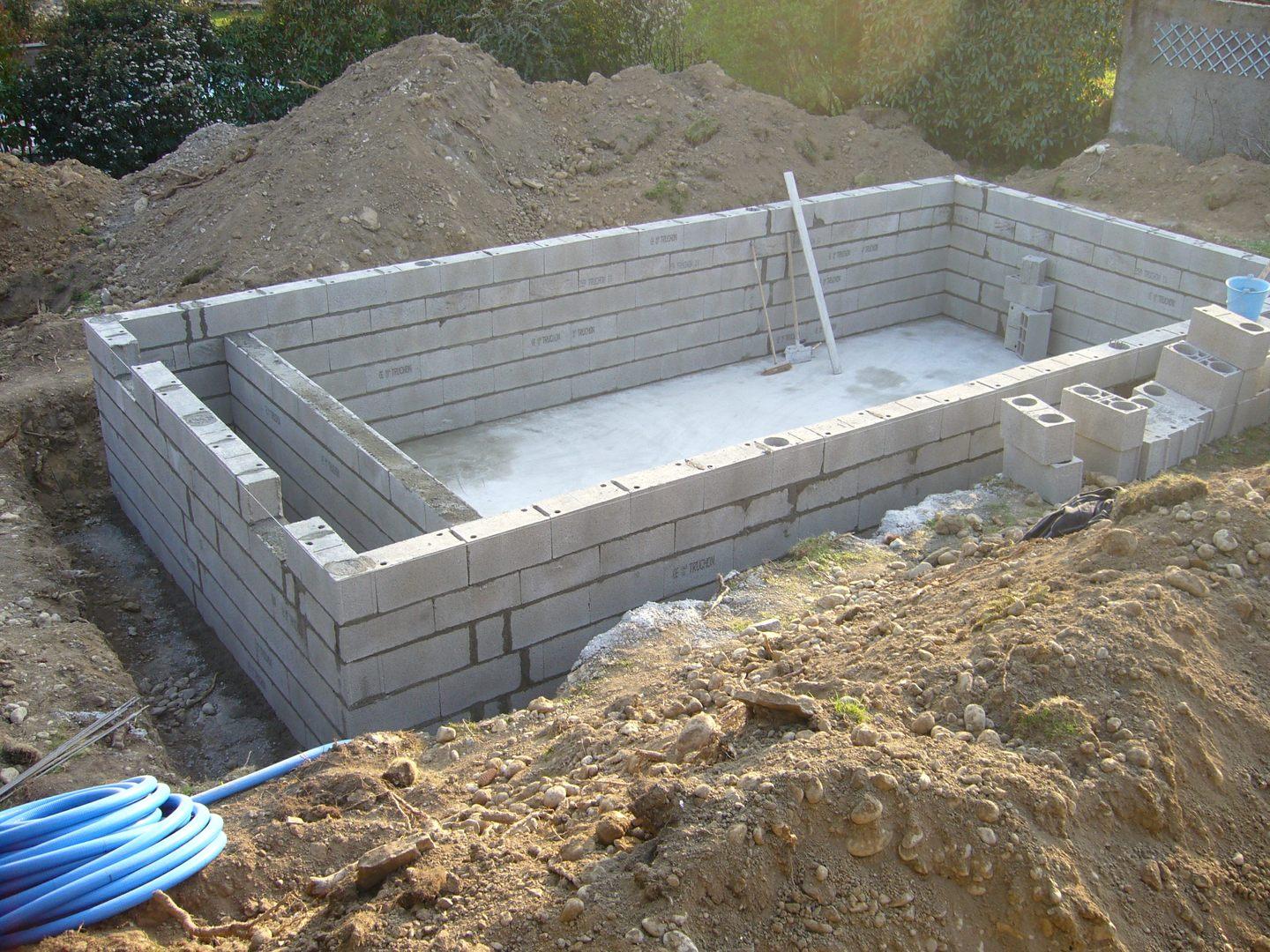 Bassin 4 x 8 m. bac à rideau immergée y compris