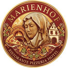 Logo für das Marienhof Ristorante Pizzeria Hotel mit einer Frau mit Kopftuch, Pizza, Ofen und Gebäude.