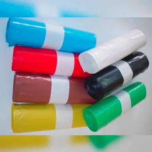Una bolsa de papel blanca con la palabra farmacia escrita en ella.