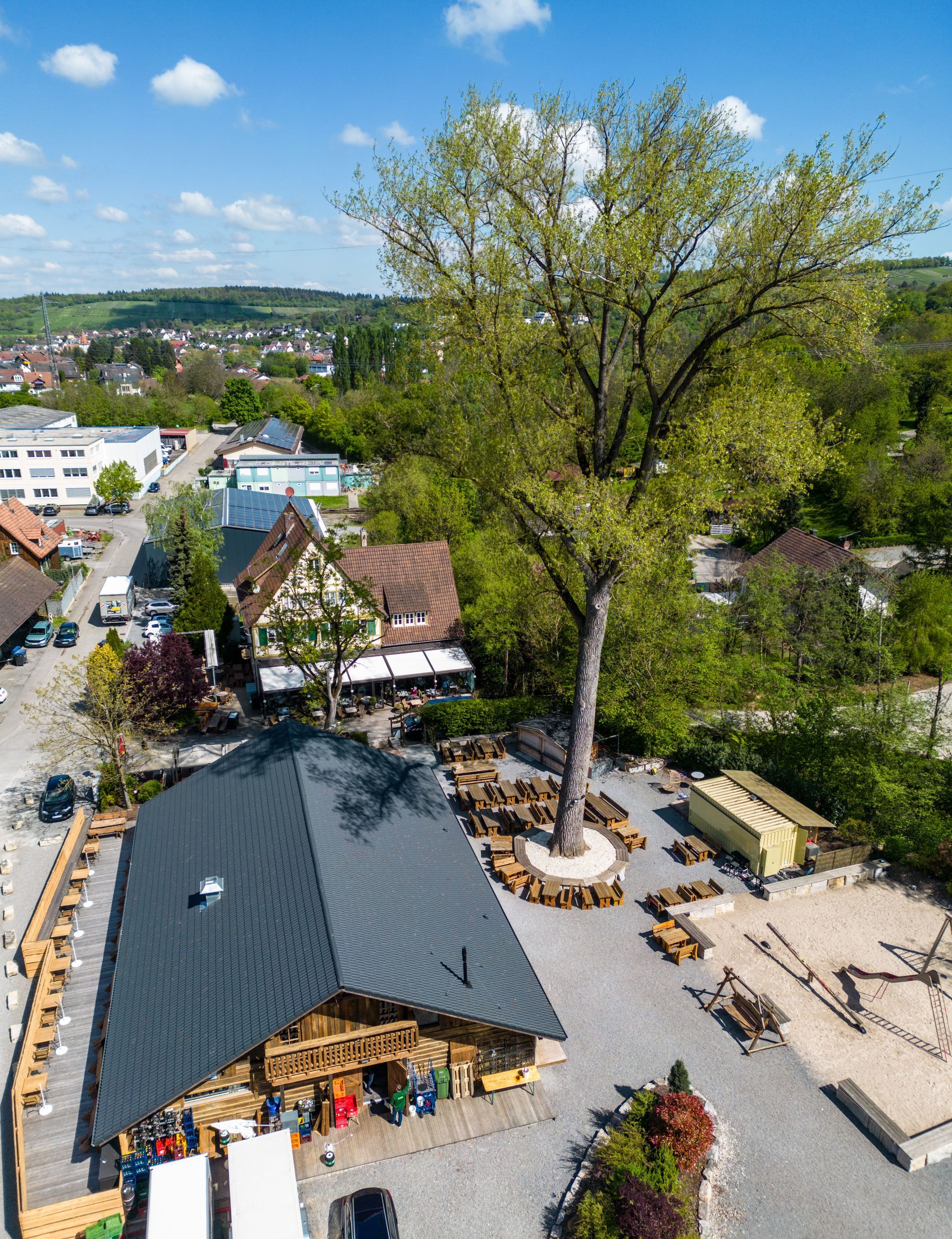 Grenz Alm - Ansicht des Biergartens von oben