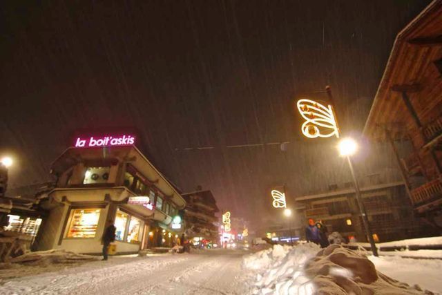 station d'hiver la nuit