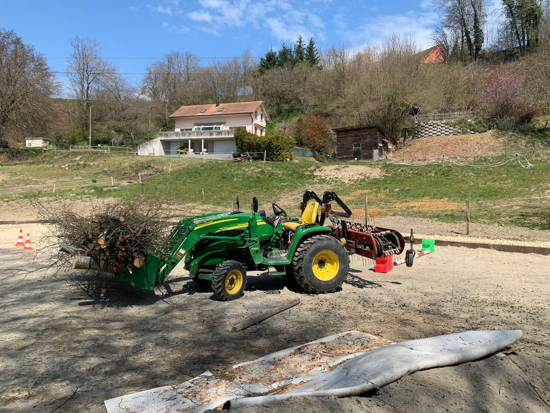Frédéric Staehli Services Sàrl - Terrassement du Gros-de-Vaud SA - location de machines - pelle araignée – tracteur - porteur
