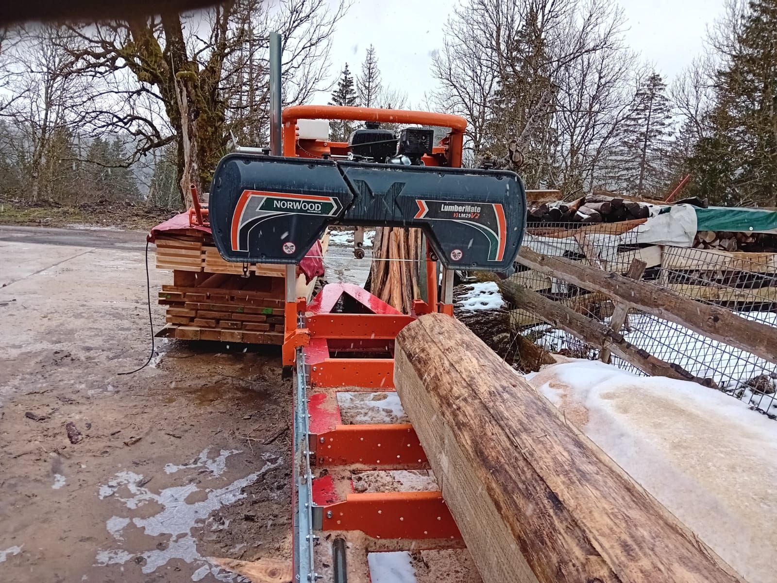 Frédéric Staehli Services Sàrl - sciage de bois avec machine