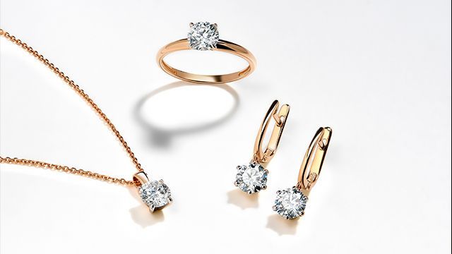 Focus sur bagues et collier