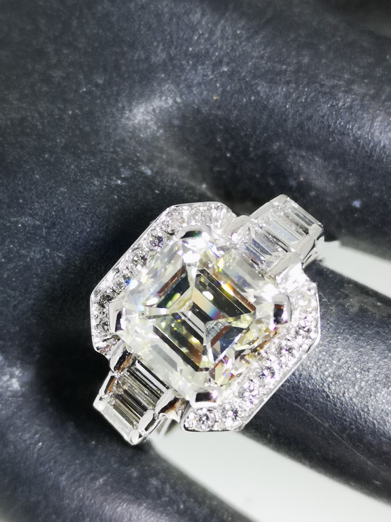 Bague sertie de gros diamants