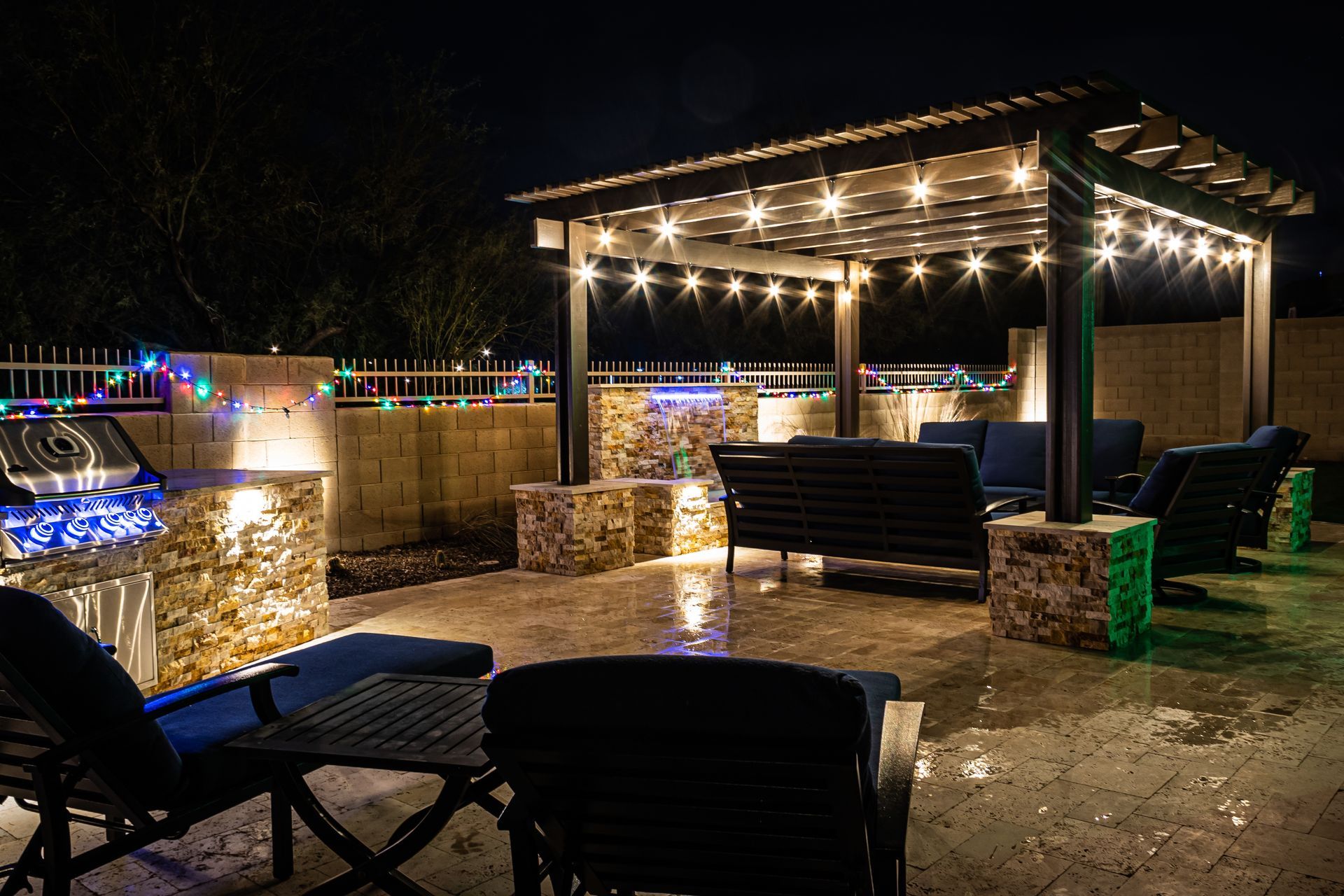 Pergola illuminée de nuit