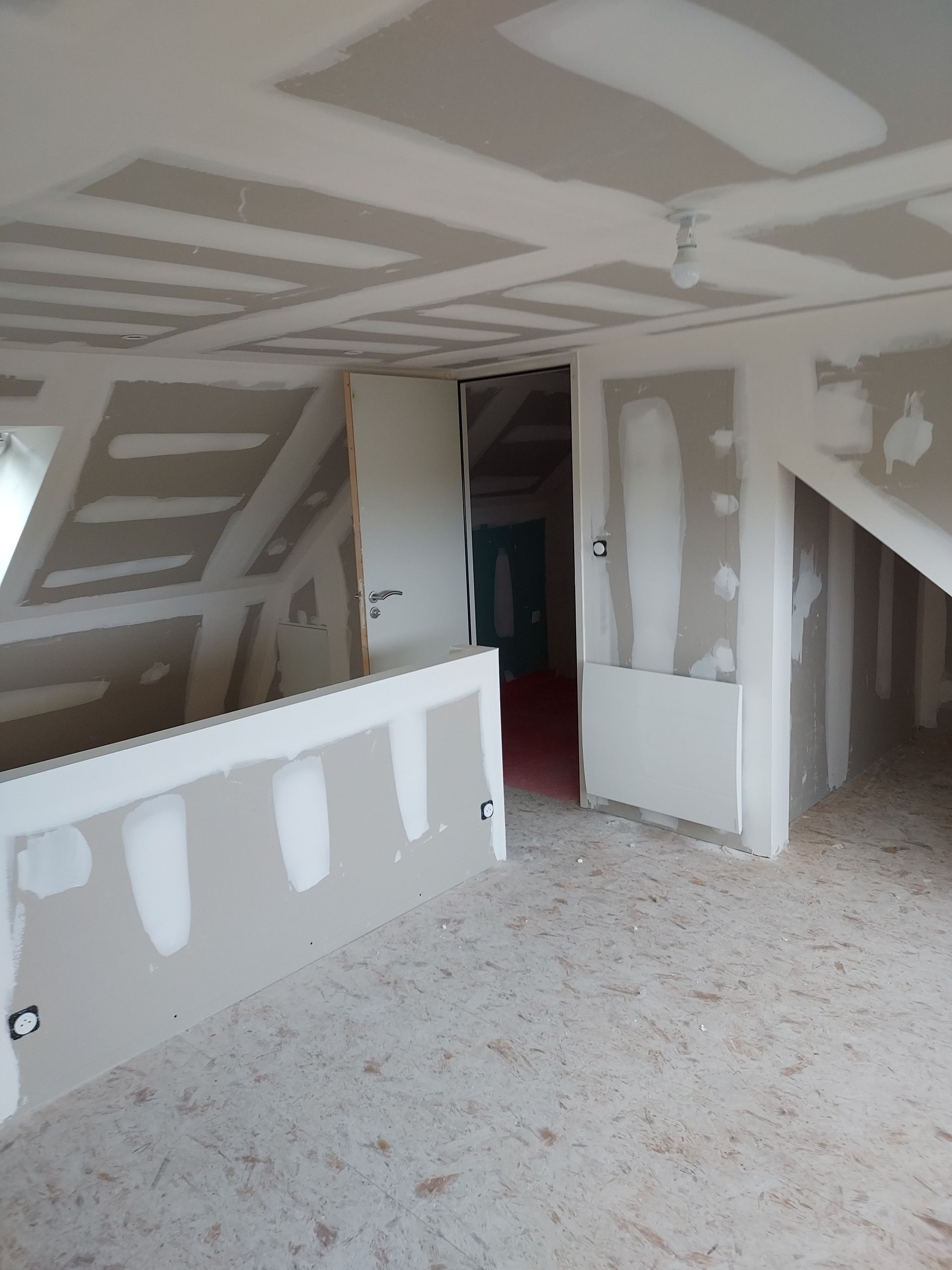 Rénovation énergétique - Isolation thermiques par l'intérieur avec cloisons sèches et aménagement des combles