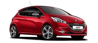 Peugeot 208 GTi rouge garée sur fond blanc.