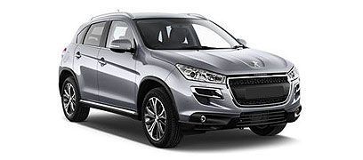 SUV Peugeot 4008 argenté sur fond blanc.