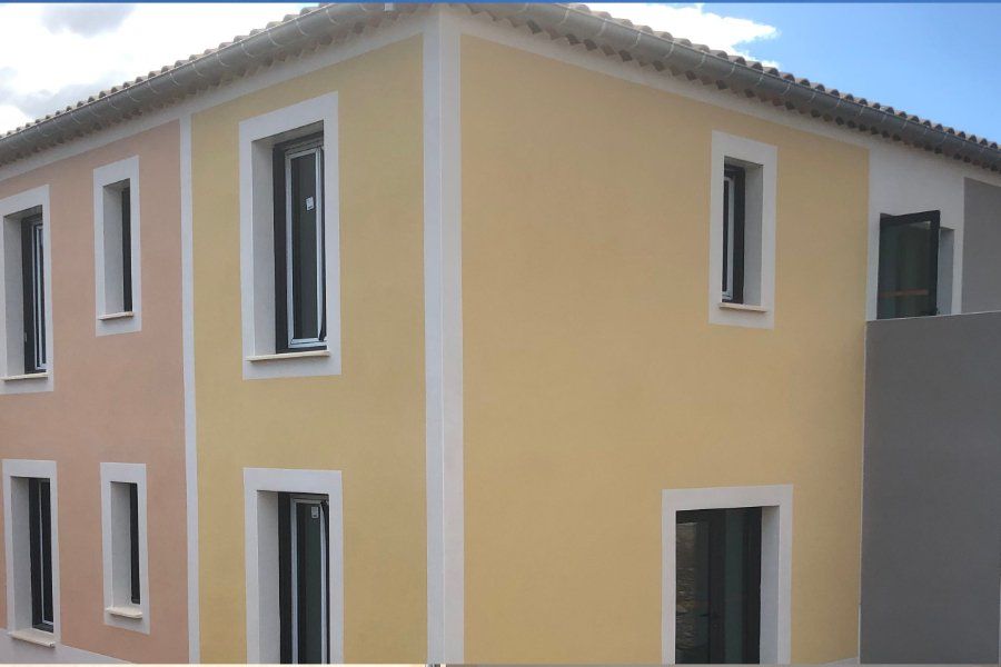 Ravalement de façade jaune