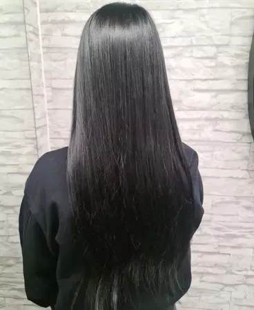 coiffure noir et lisse