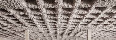 Un primer plano de un techo con un patrón en él.