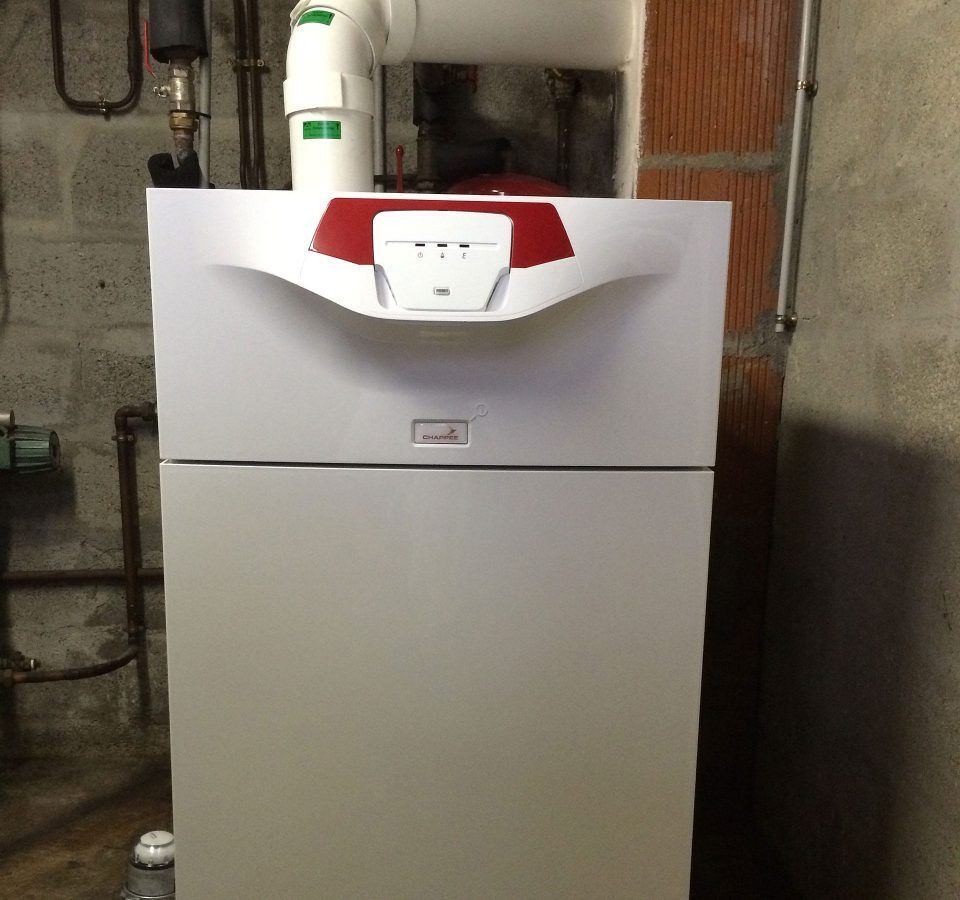 Un système de chauffage blanc et rouge.