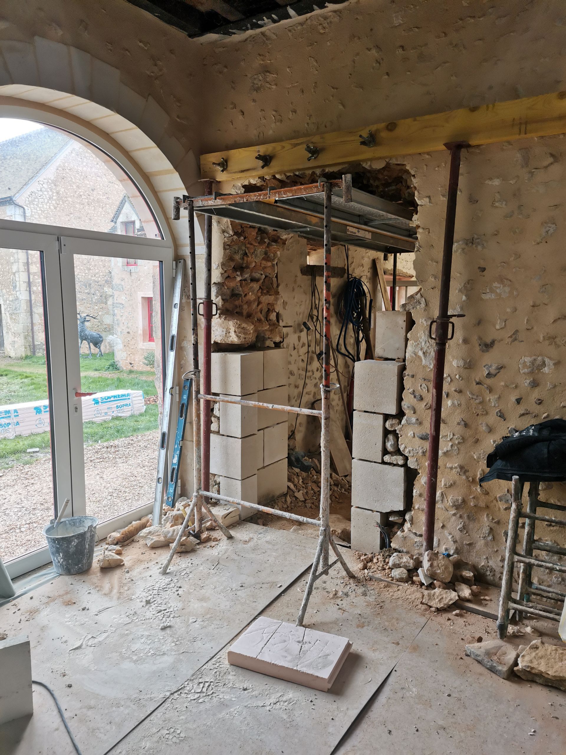 Rénovation d'un encadrement de porte en pierre