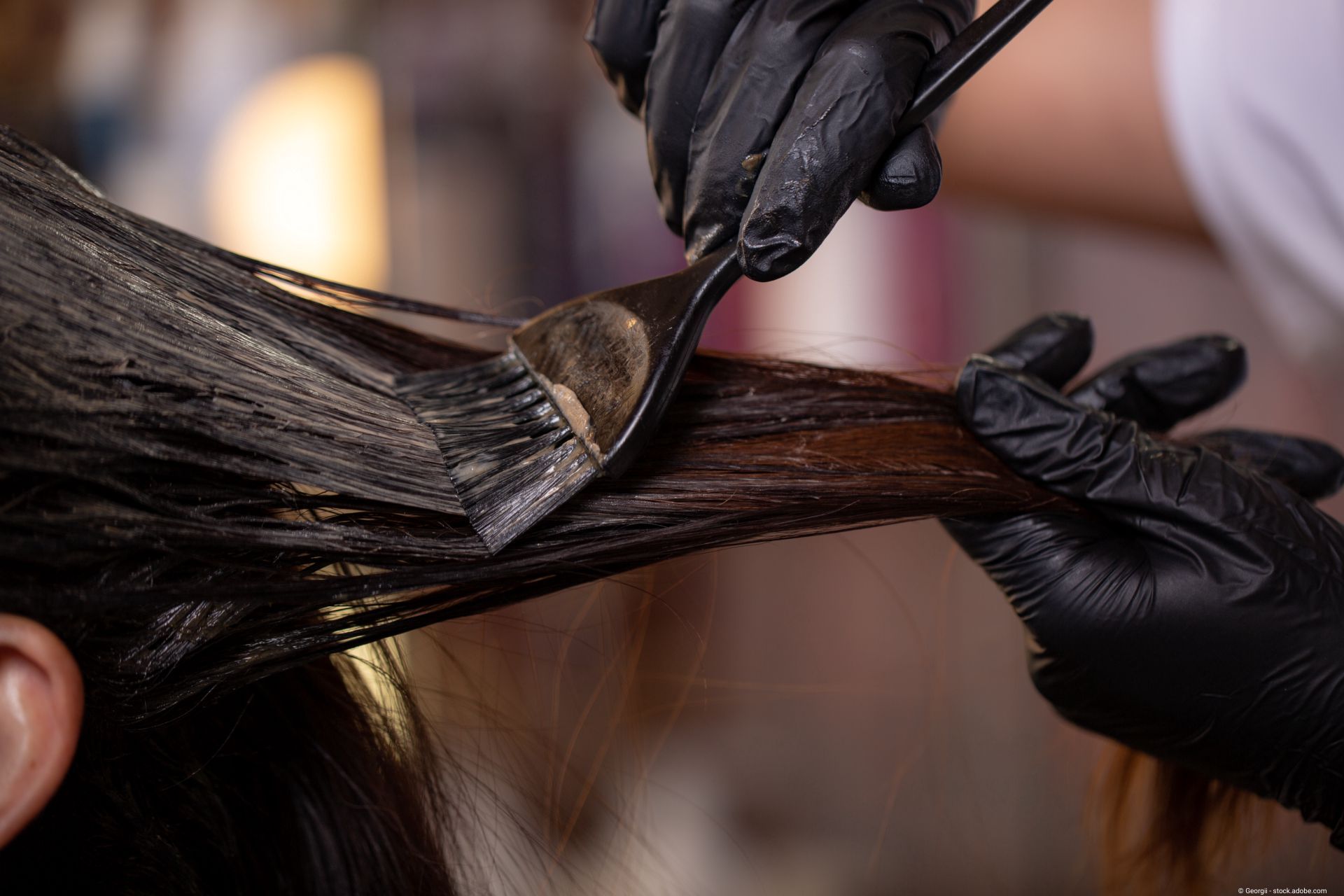 Haare werden gefärbt