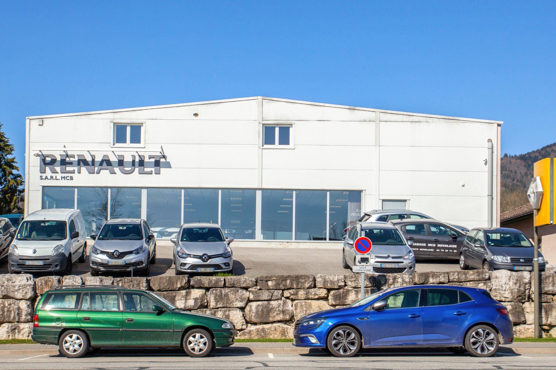 FACADE EXTERIEUR RENNAULT