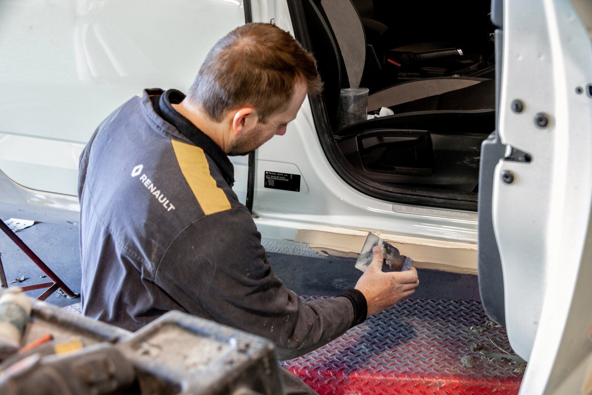 POSE D UN MASTIC APRES REDRESSAGE