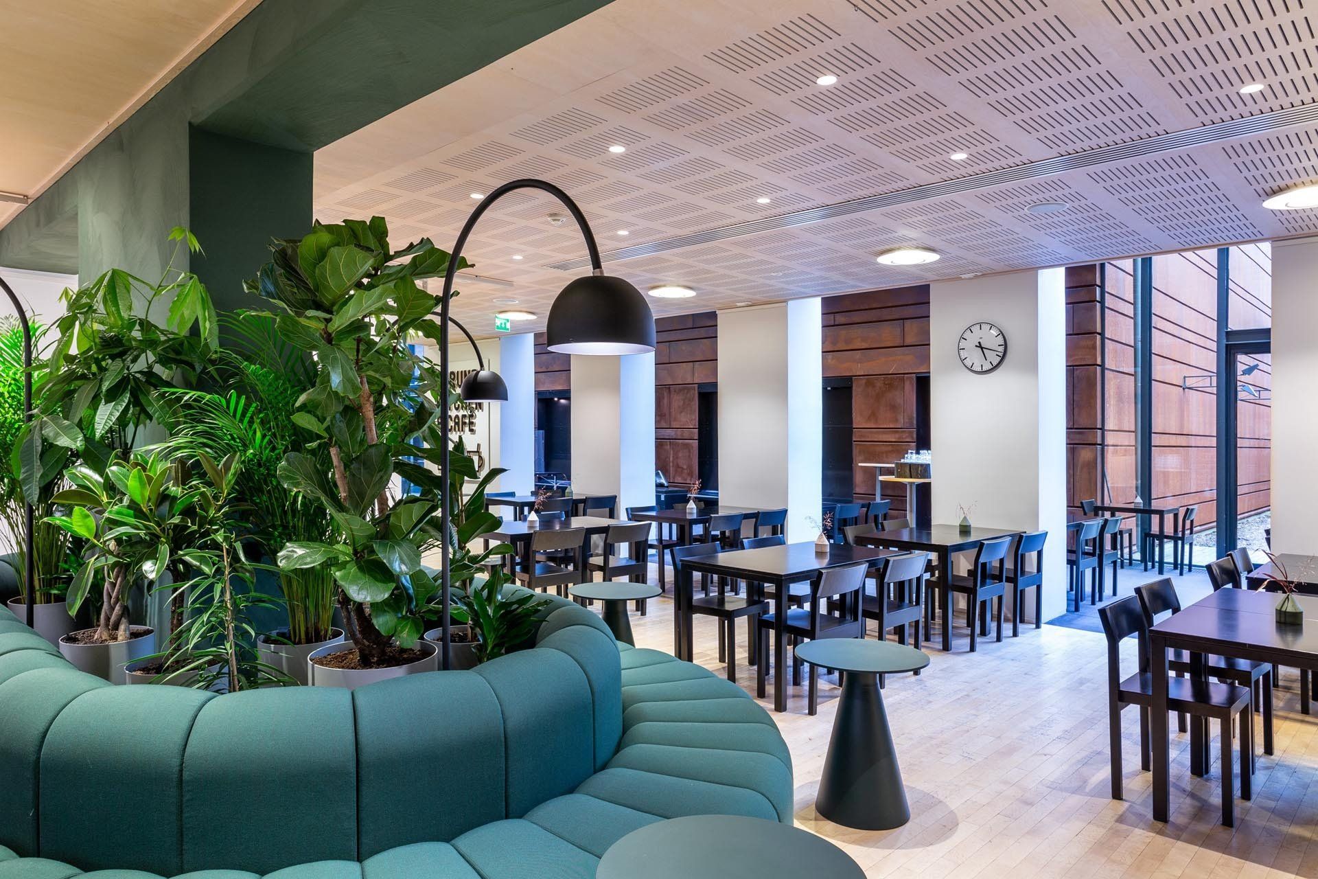 Kulttuuritalon ravintolan sisustus Rovaniemellä.