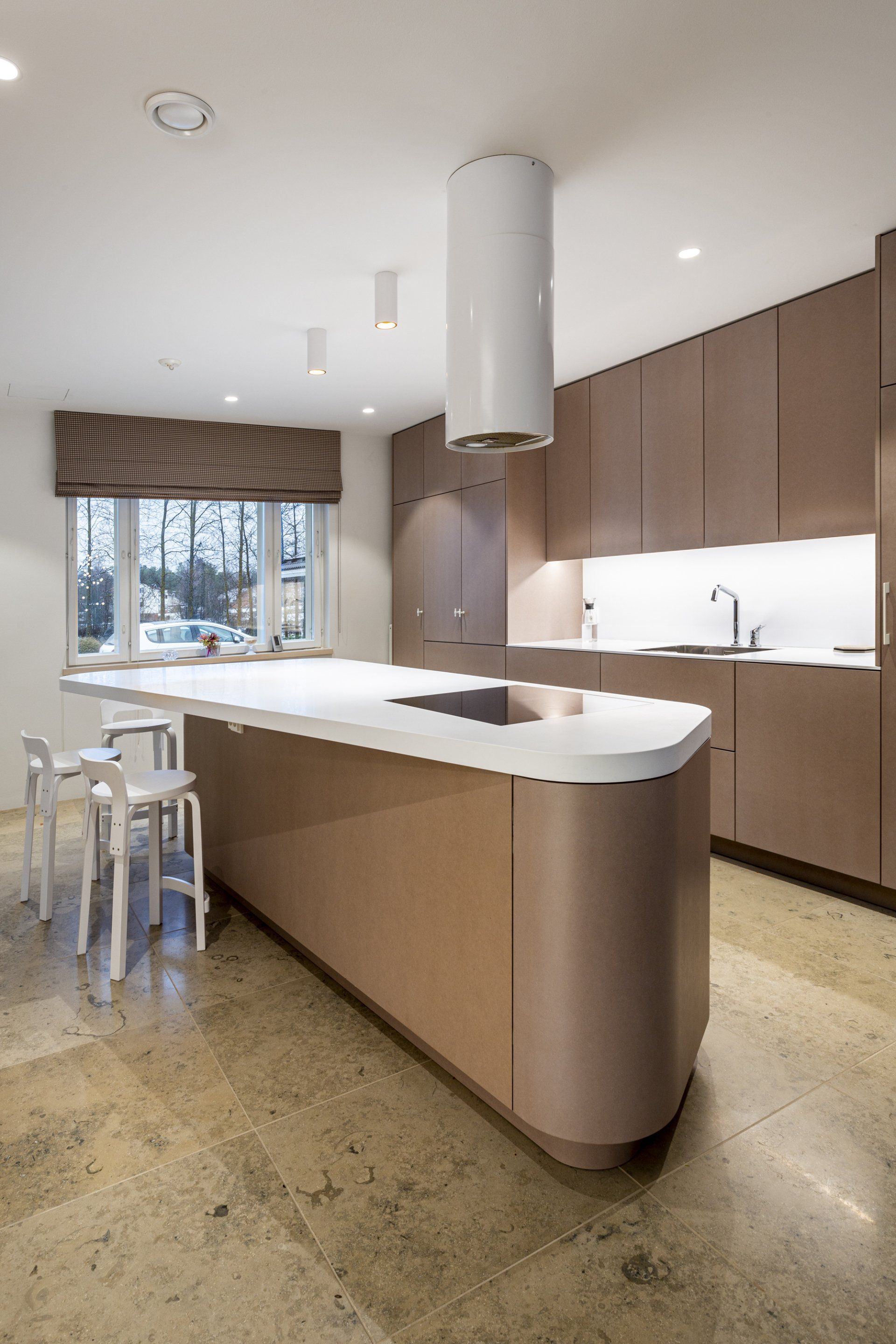 Keittiöremontti Rovaniemi. Persoonallinen ja toimiva keittiösuunnitelma. Integroidut kodinkoneet. 