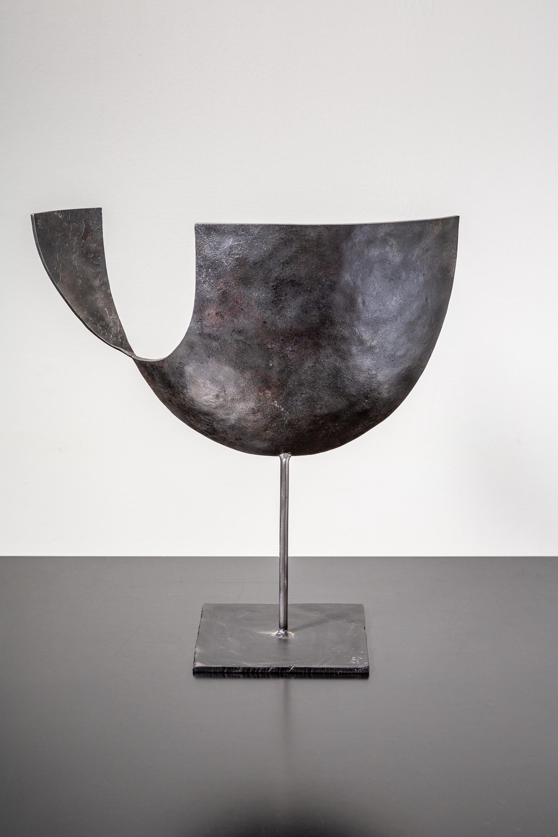 Kuvataiteilija Risto Immosen Helposti veistos. 