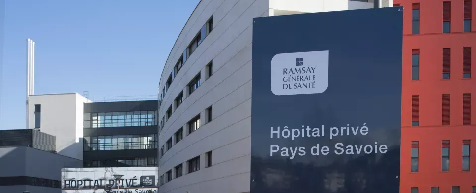 Façade avant de l'Hôpital privé Pays de Savoie situé à Annemasse