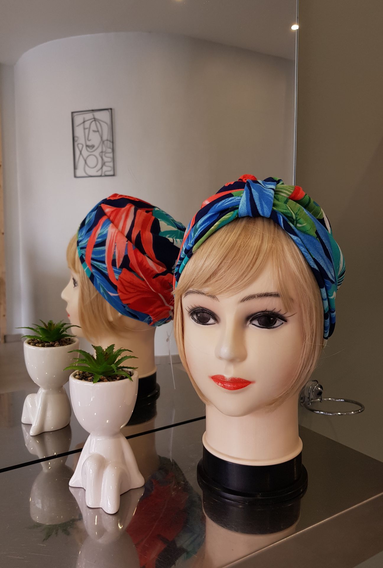 Turban bleu et rouge