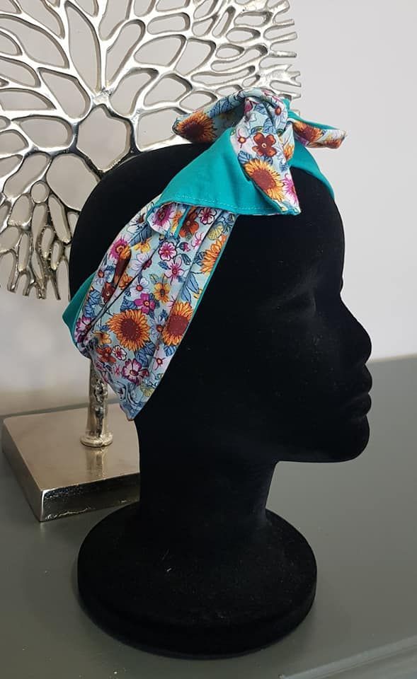 Ruban bleu à fleurs