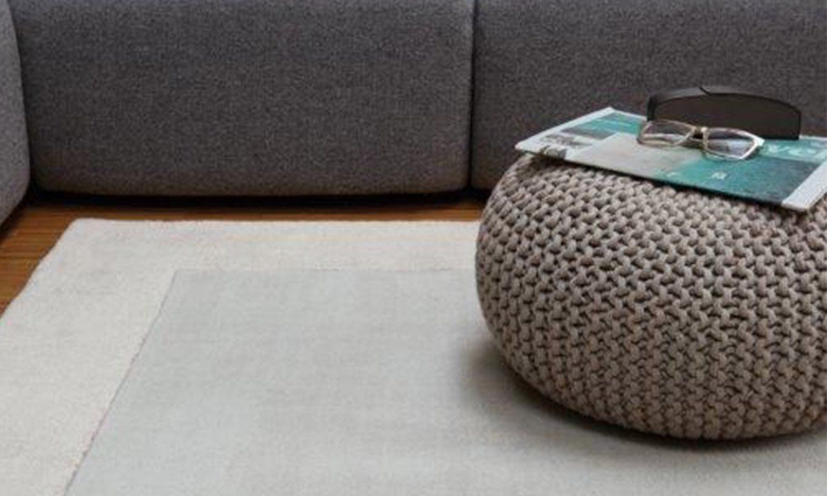 Double tapis avec pouf en osier