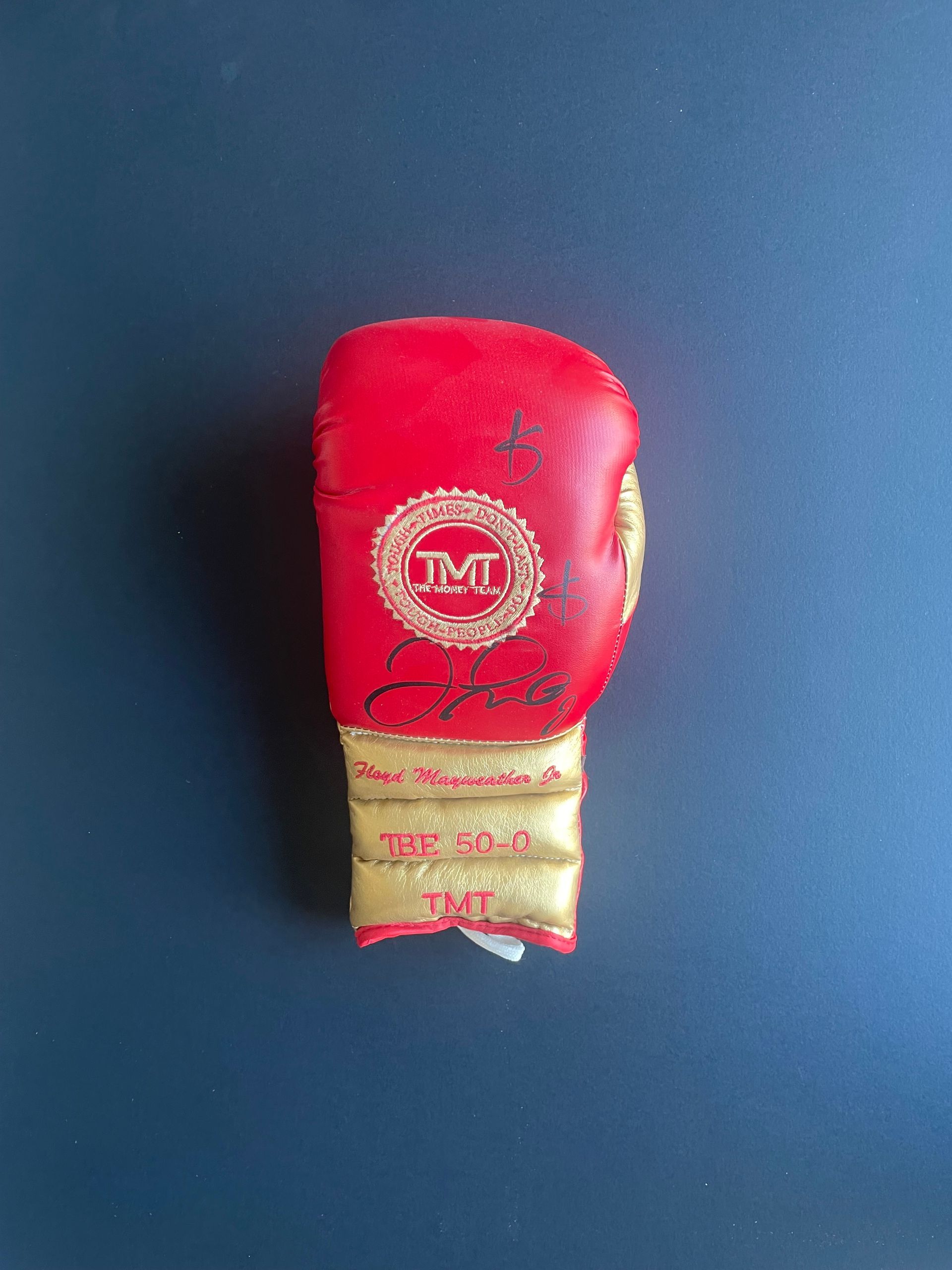 Floyd Mayweather Jr  Signed Boxing Glove
