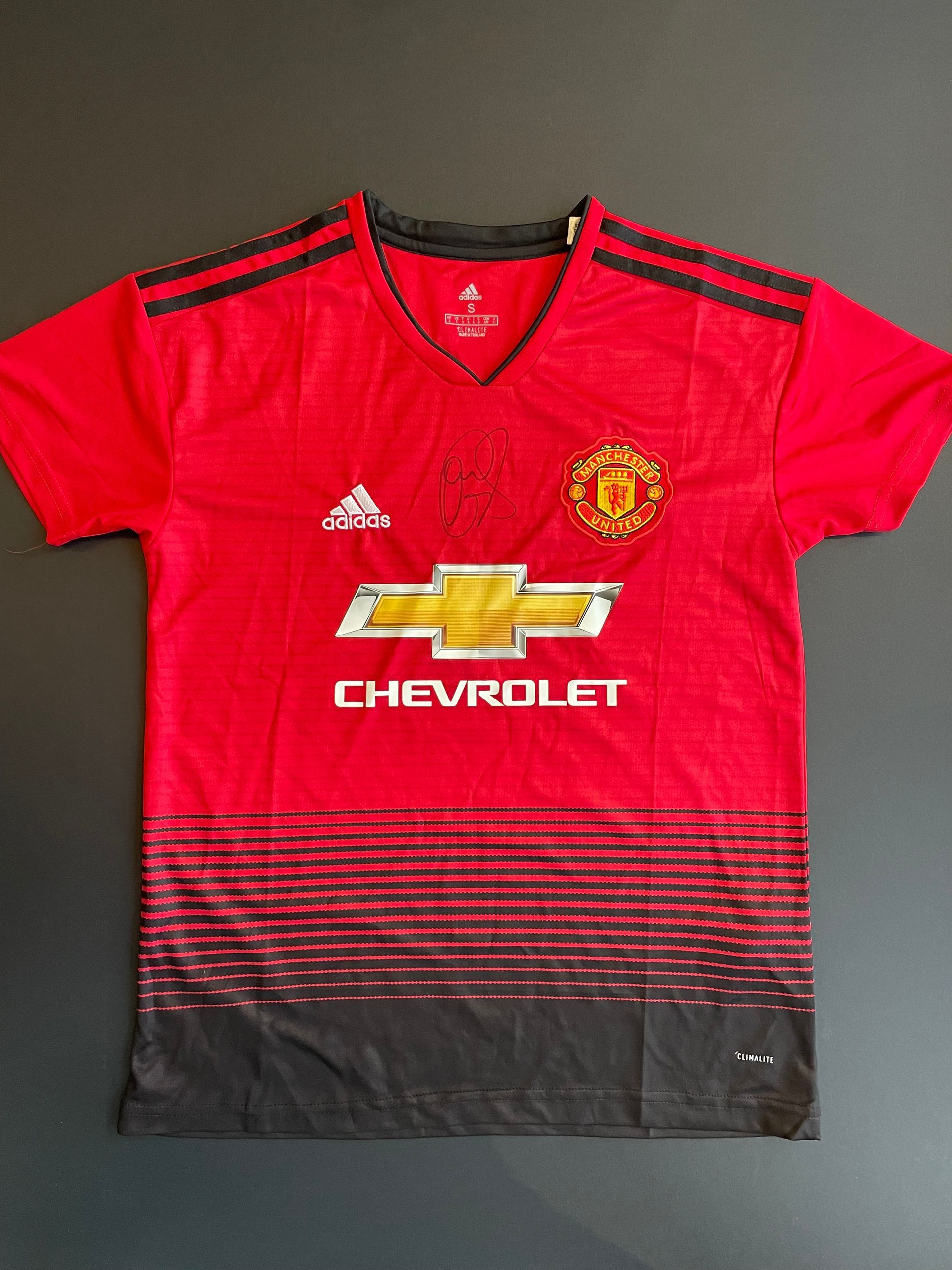 Ole Gunnar Solskjaer signed shirt