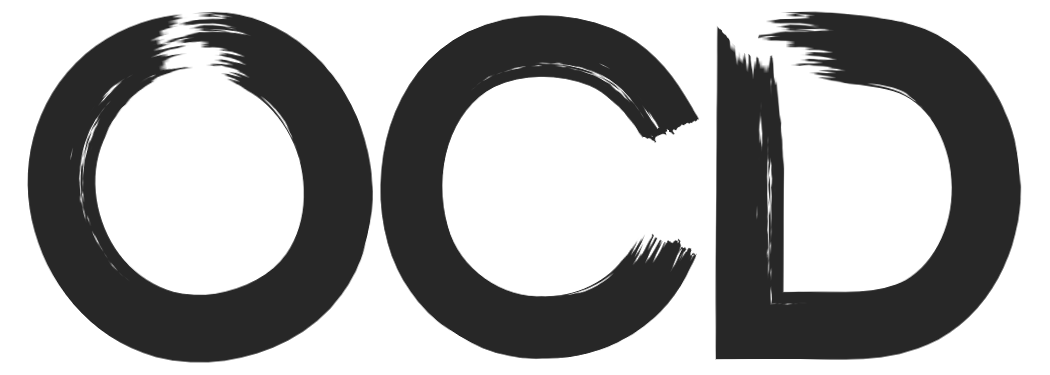 Letras negras estilizadas “OCD” sobre un fondo blanco