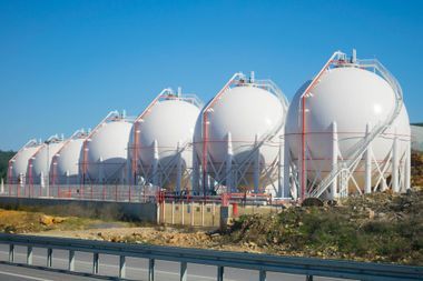 Pyöreitä kaasusäiliöitä