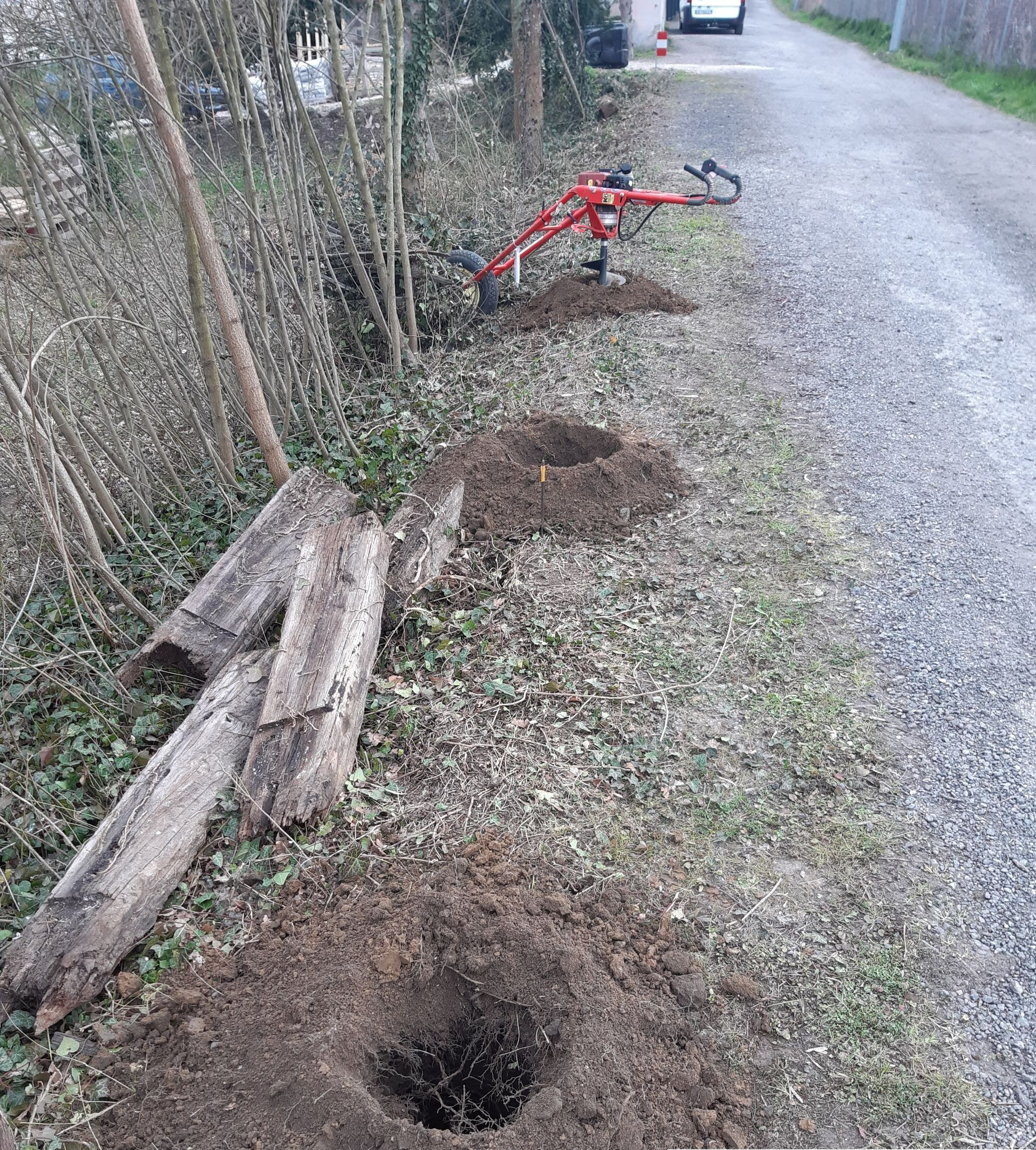 Trous creusés pour la clôture