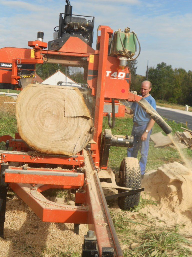 Sciage de bois par notre scierie mobile