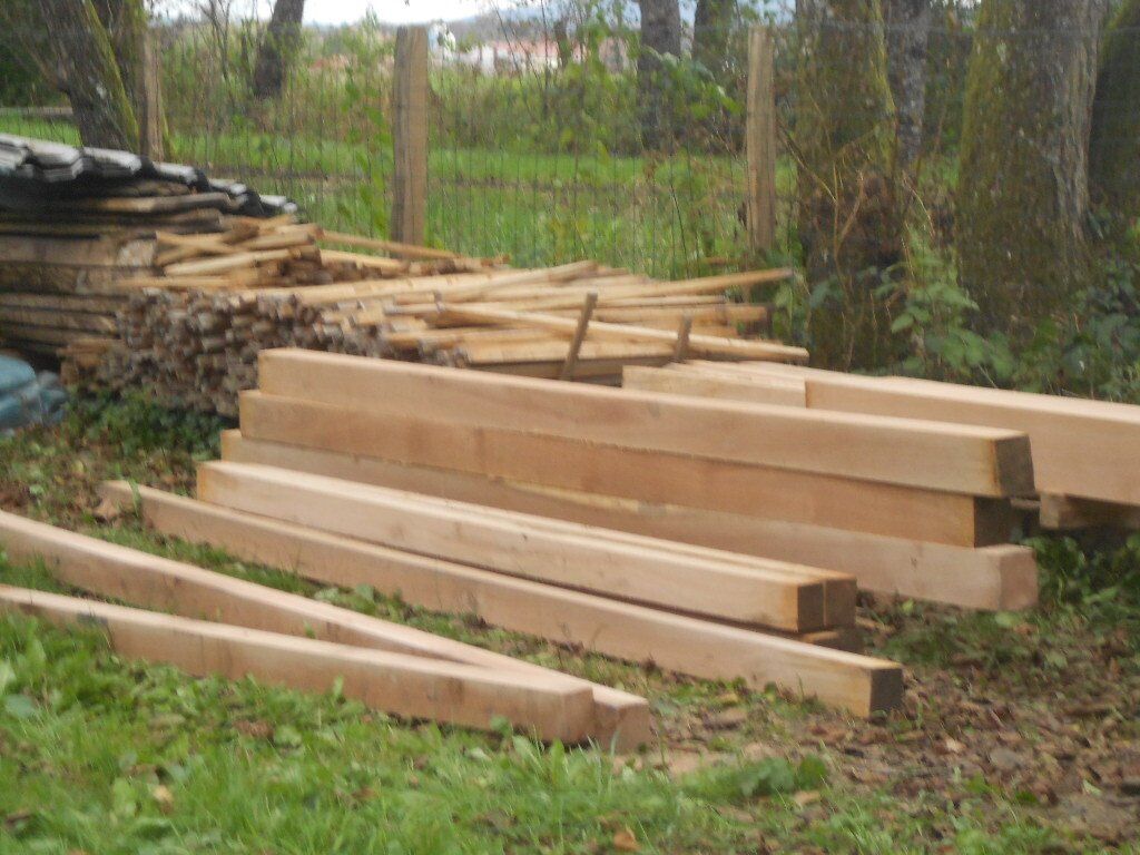 Sciage de poutres en bois