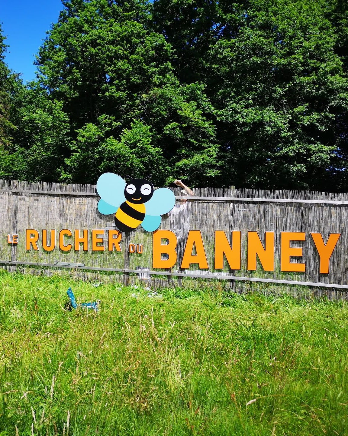 Enseigne Le Rucher du Banney.