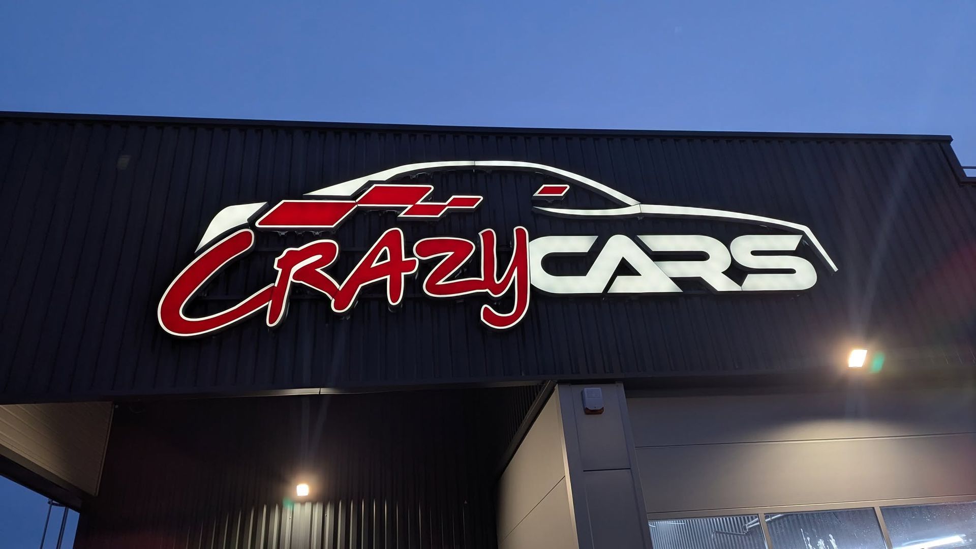 Enseignes Crazy Cars.