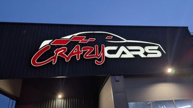 Enseignes Crazy Cars.