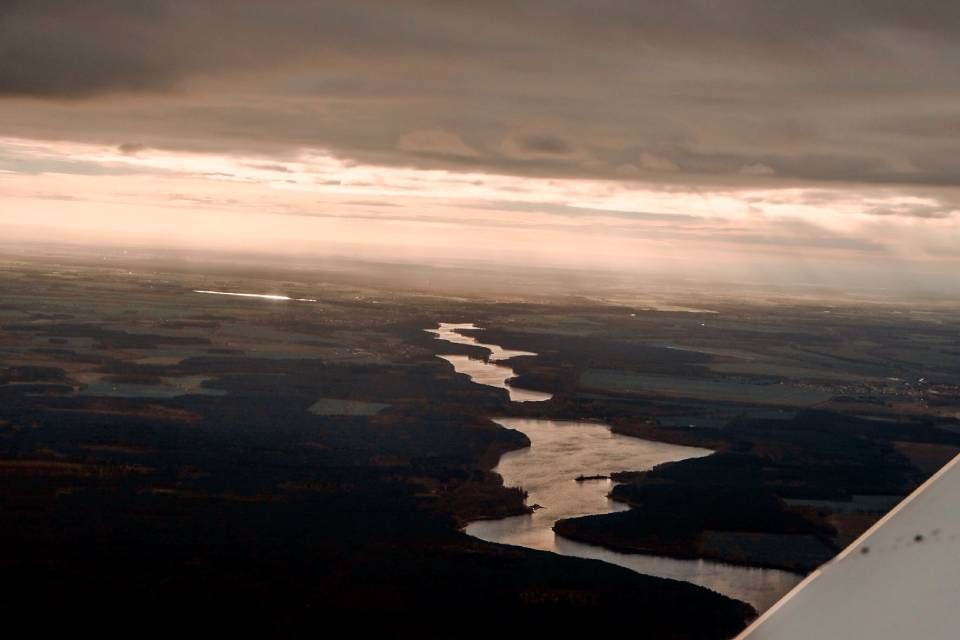 Luftaufnahme von einer Flusslandschaft