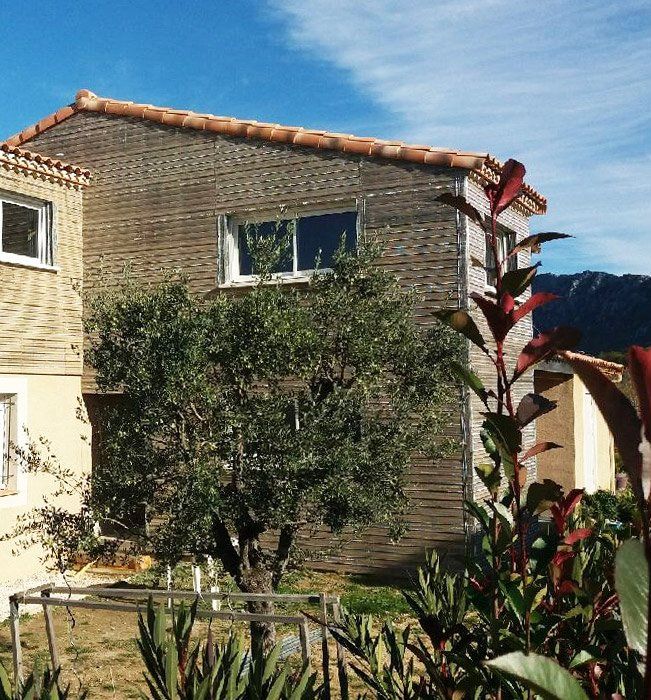 Maison à l'état fini avec son étage refait en ossature en bois