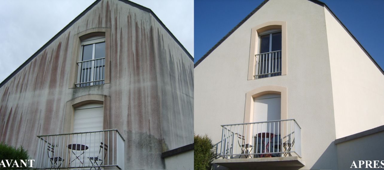 Avant et après d'une maison : côté gauche sale, côté droit propre, tous deux avec balcons et fenêtres.